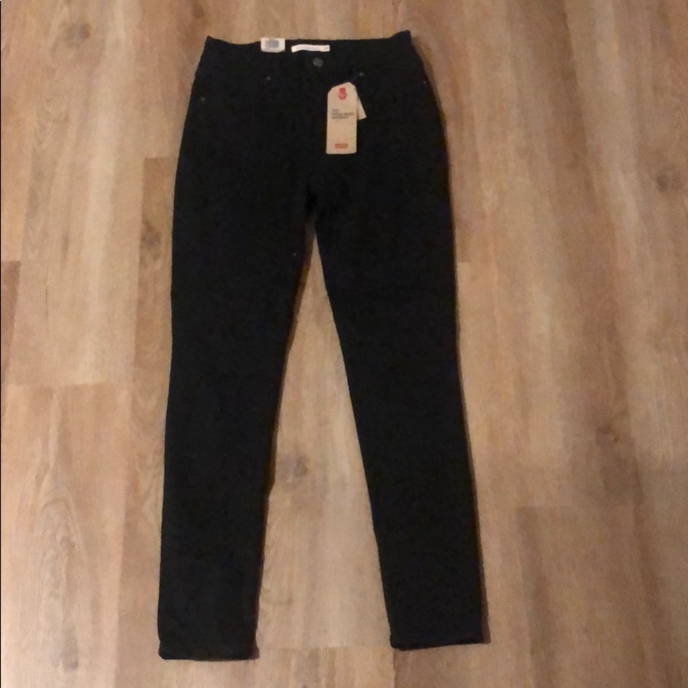 Black Levi’s jeans